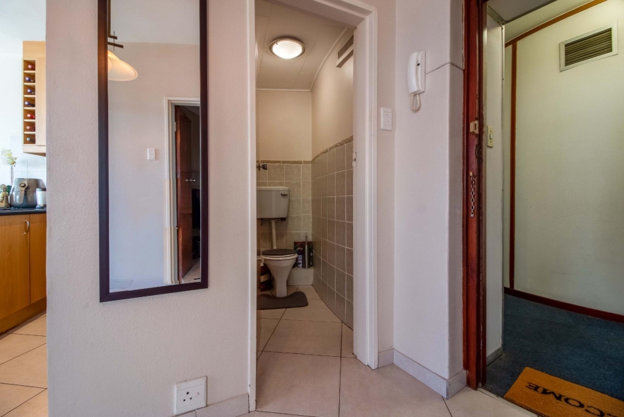 2 Bedroom Property for Sale in Vredehoek Western Cape